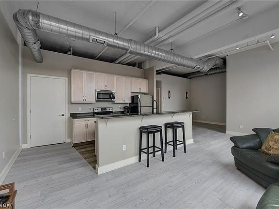 5th image of 1104 Prospect Ave E #406