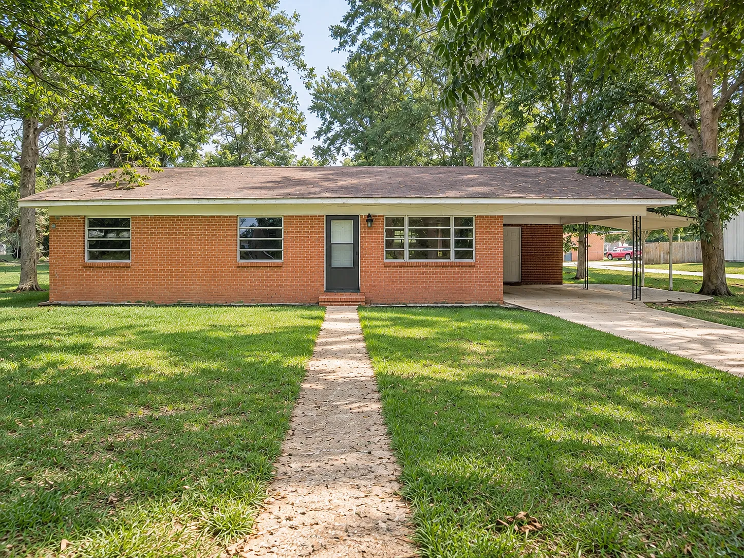 3 bed, 1.5 bath, 1380 sqft, $1,200 — Photo 1