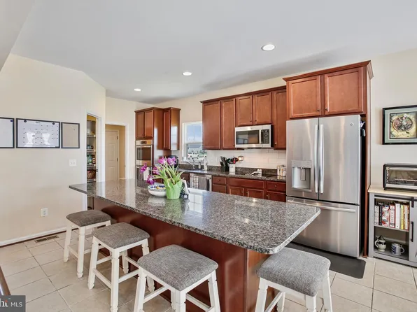 139 Okanagan Dr, Charles Town, WV 25414