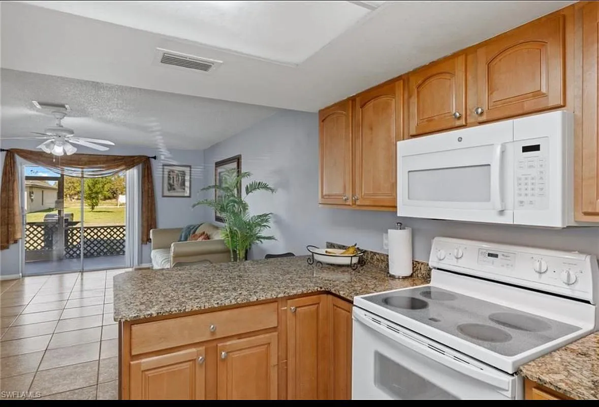 2 bed, 990 sqft, $1,450 — Photo 2