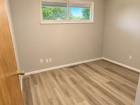 4th image of 1561 Stouder Dr