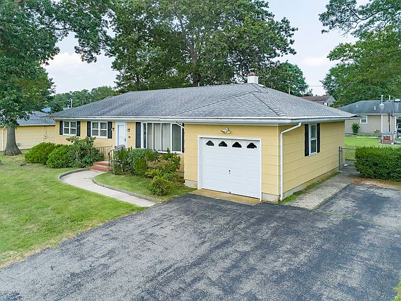 3rd image of 835 Spray Ave