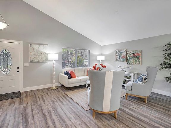 3rd image of 16133 Ravendale Dr
