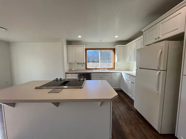 225 W Dartmouth St — Photo 6