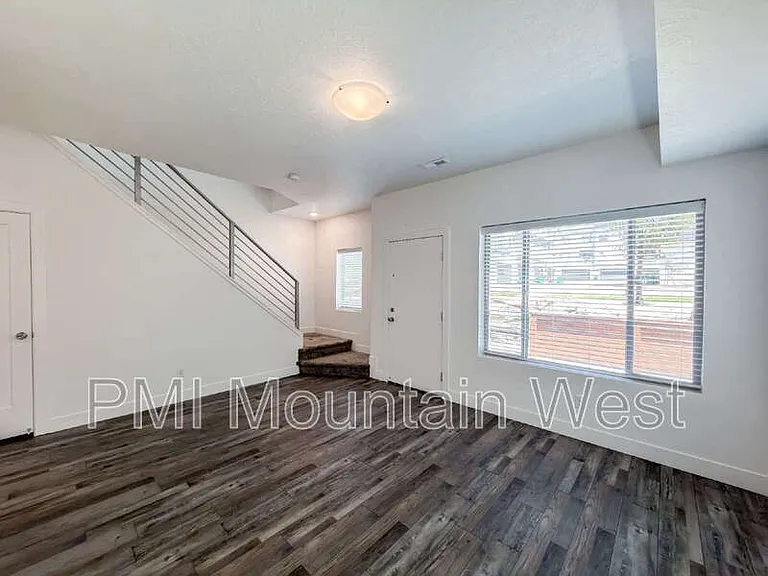 506 W 2200 N — Photo 3