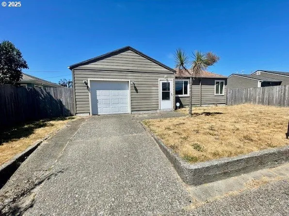 954 Noble Ave, Coos Bay, OR 97420