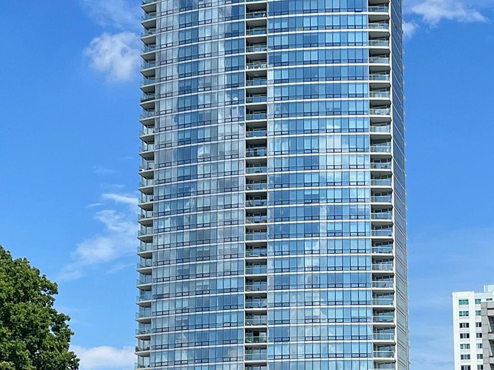 1st image of 1 Broad St #Penthouse 26e