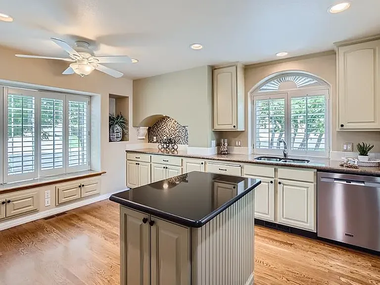 652 La Bourgade Point — Photo 3