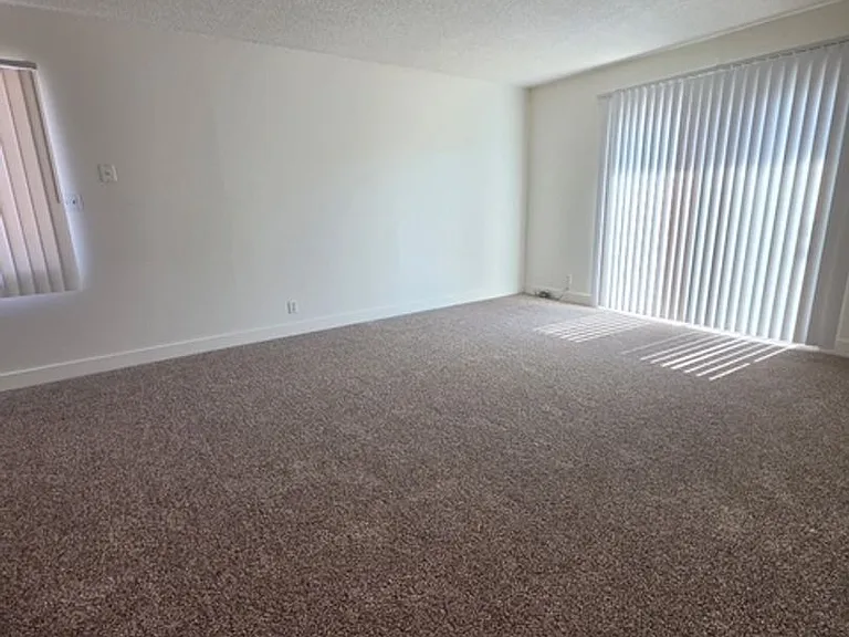 423 — Photo 2