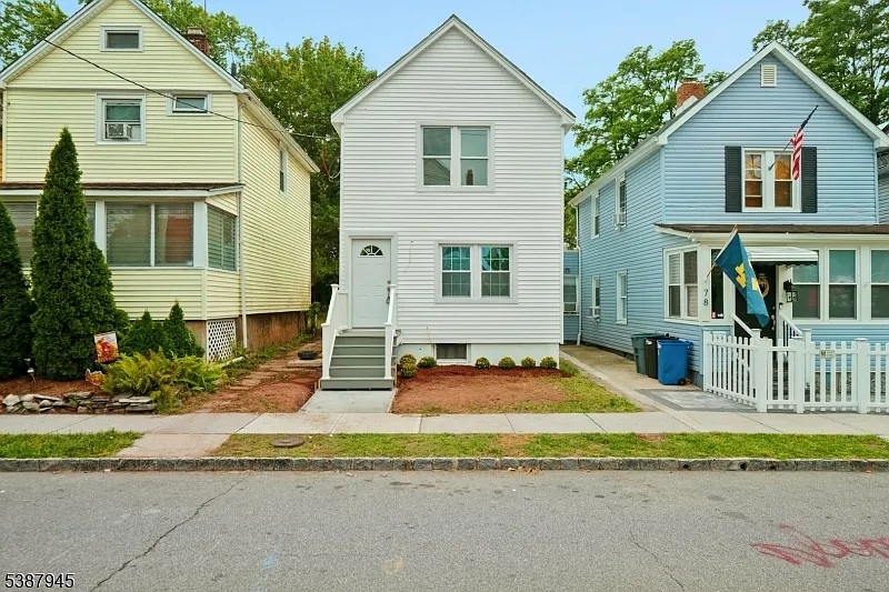 76 Mitchell St photo 1