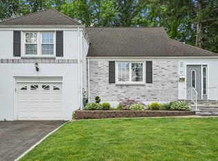 27 Edgewood Ave, Springfield, NJ 07081