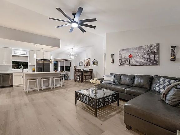 2nd image of 1047 Deer Hollow Way