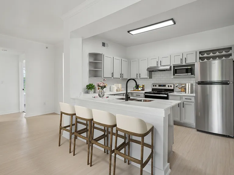 Stetson Apartments — Photo 1