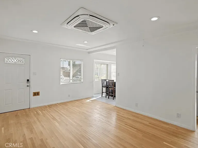 300 W Hillsdale St #2 — Photo 3