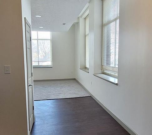 3rd image of 201 E Jefferson St #216