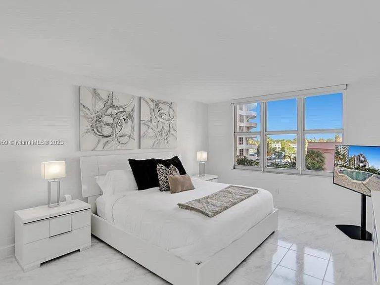 5161 Collins Ave #412 — Photo 14