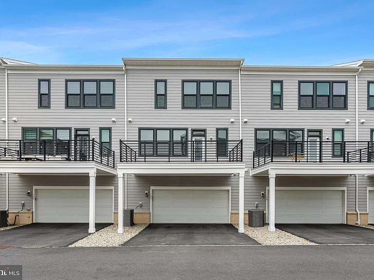 105 Vaughn Dr — Photo 46