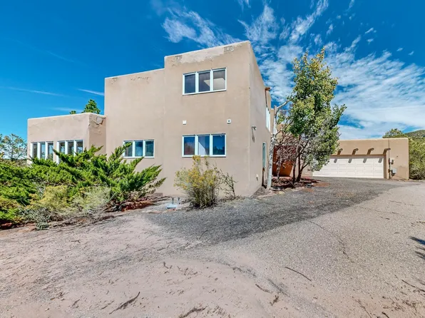 1285 Este Ln, Santa Fe, NM 87501