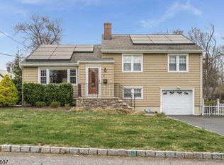 5 4th Ave, Roseland, NJ 07068
