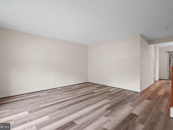 3rd image of 4220 Crosswood Dr