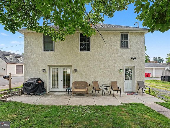 2nd image of 117 Linden St