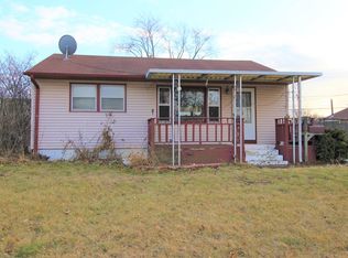 2817 Navaho Rd, Waukegan, IL 60087