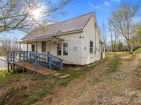 161 Pandora Cir, Canton, NC 28716