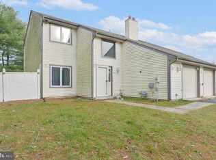 40 Dickenson Dr, Sicklerville, NJ 08081
