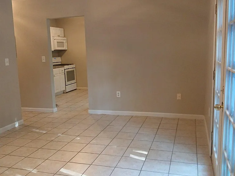 208 Oakmoor Ave #D1 — Photo 3