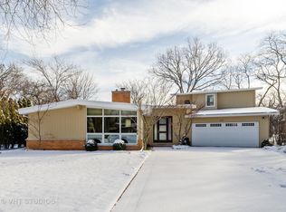 275 Leslee Ln, Highland Park, IL 60035
