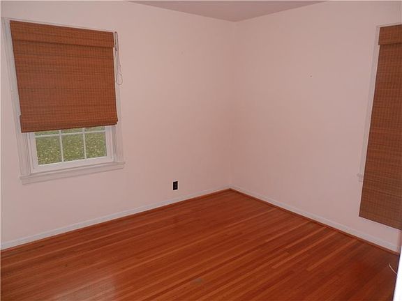 3rd image of 5855 Norwaldo Ave