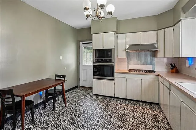 7018 S Claiborne Ave — Photo 18