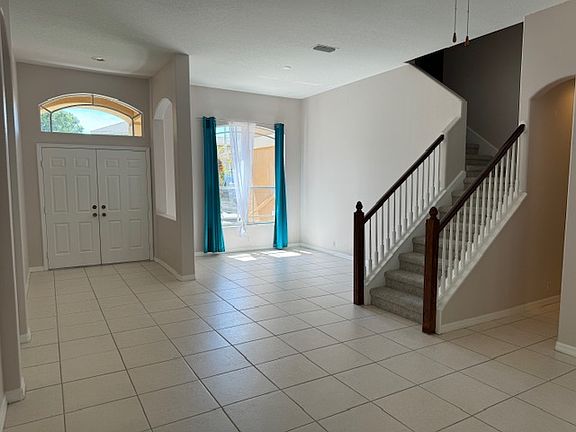 4th image of 551 Lakewood Dr