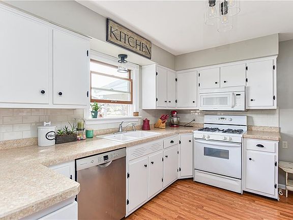 2nd image of 2481 Shetland Ln