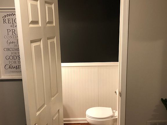 4th image of 212 Edge Creek Ln