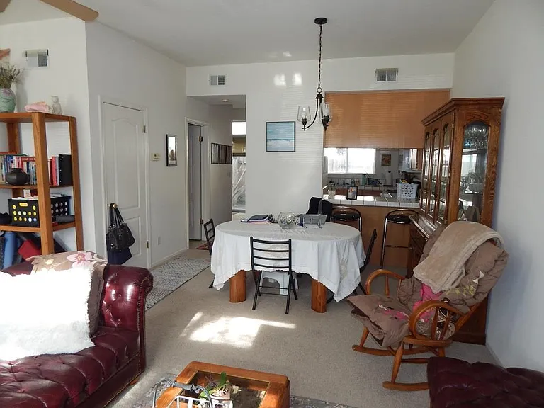 3141 Woods Cir — Photo 3