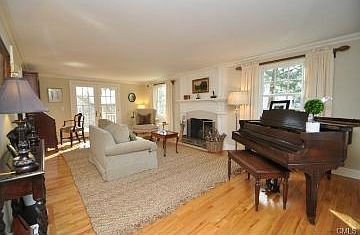 Formal Living walks out to yard