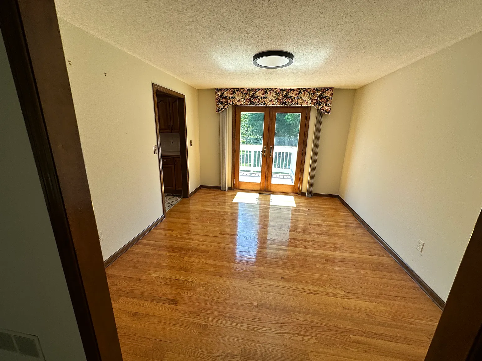 4 bed, 1876 sqft, $3,800 — Photo 3