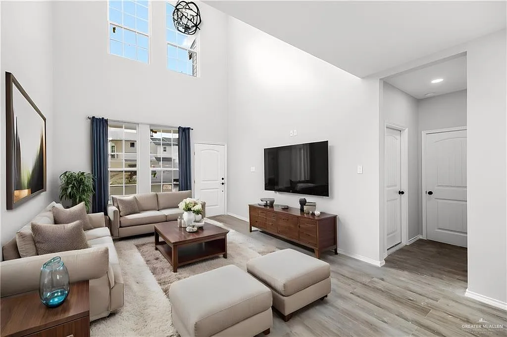 4 bed, 3.5 bath, 2278 sqft, $2,200 — Photo 2