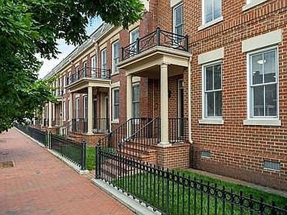 2nd image of 1614 W Cary St