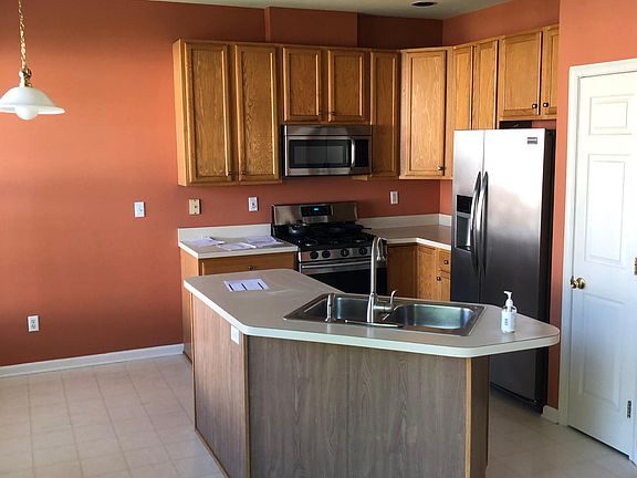 5th image of 408 E Oakmeade Dr