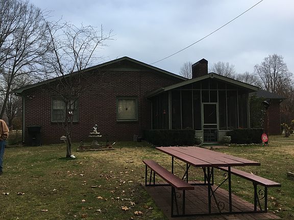 3rd image of 278 S Parkway St