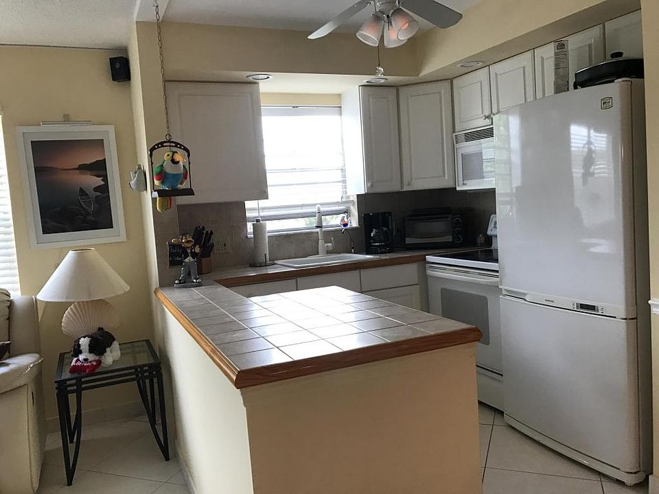 1st image of 301 Camden Dr #M