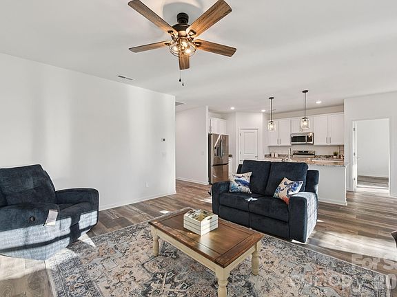 4th image of 3567 Farmfield Dr