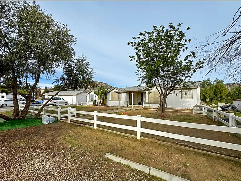 25120 Charina Rd — Photo 6