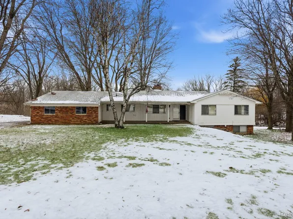 1348 New Life Ln, Rochester Hills, MI 48309