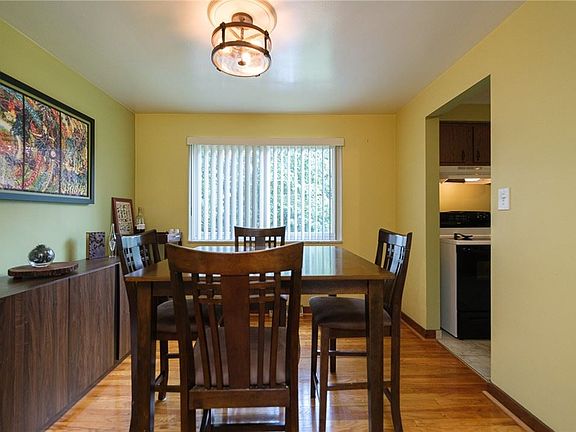 4th image of 21 Pioneer Ave