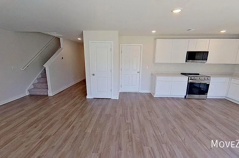 161 Davis Dr — Photo 14