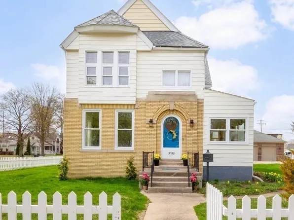 3352 4th St, Wyandotte, MI 48192