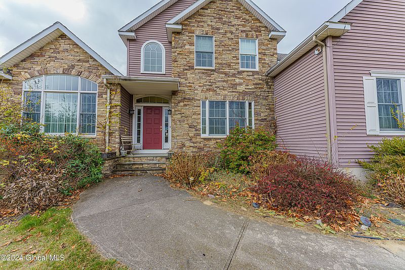 4th image of 26 Sanford Lane